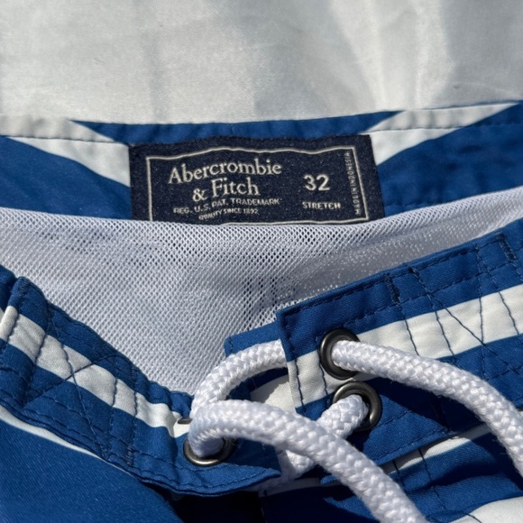 Abercrombie &‎ Fitch Men’s Swim Trunks Blue Stripe Size 32 - Picture 2 of 9